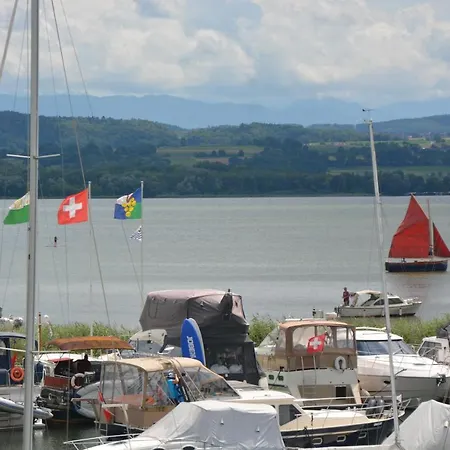 Leben Im Hafen Am Idyllischen Murtensee * Guevaux