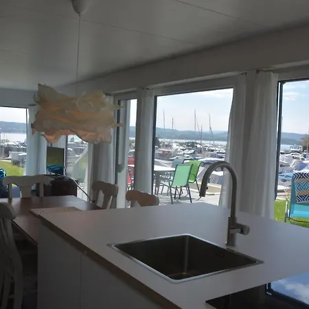 Leben Im Hafen Am Idyllischen Murtensee