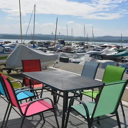 Leben Im Hafen Am Idyllischen Murtensee * Guevaux