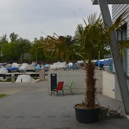 Leben Im Hafen Am Idyllischen Murtensee