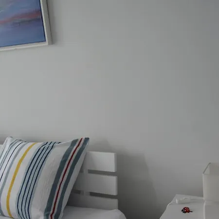 Leben Im Hafen Am Idyllischen Murtensee Guevaux