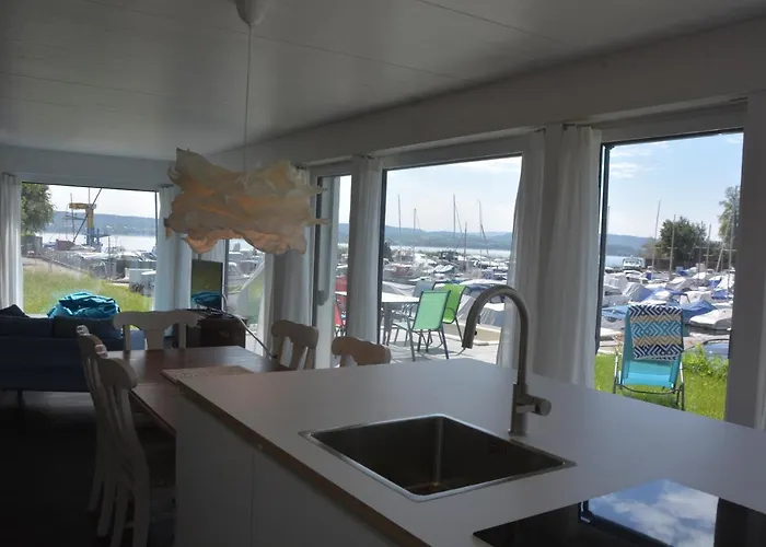 Leben Im Hafen Am Idyllischen Murtensee